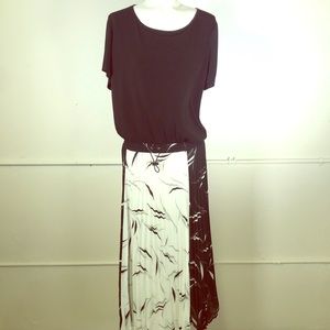 Donna Morgan Short Sleeve Pleated Midi Dress